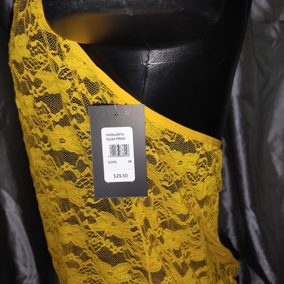 Lingerie - Picture 2 of 3